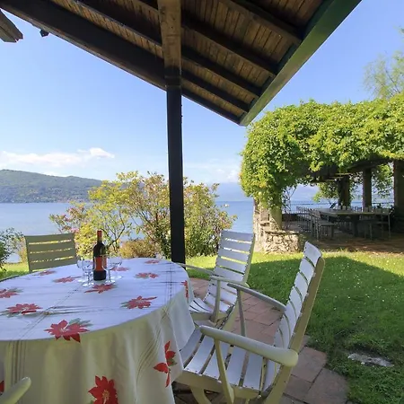 ヴィラ Ispra Villa Sleeps 10 With Wifi *
