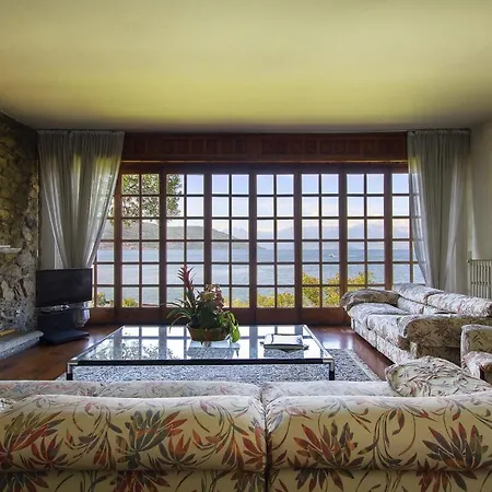 ヴィラ Ispra Villa Sleeps 10 With Wifi イスプラ