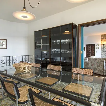 Ispra Villa Sleeps 10 With Wifi ヴィラ イスプラ