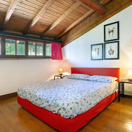 Ispra Villa Sleeps 10 With Wifi ヴィラ イスプラ