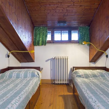 ヴィラ Ispra Villa Sleeps 10 With Wifi イスプラ