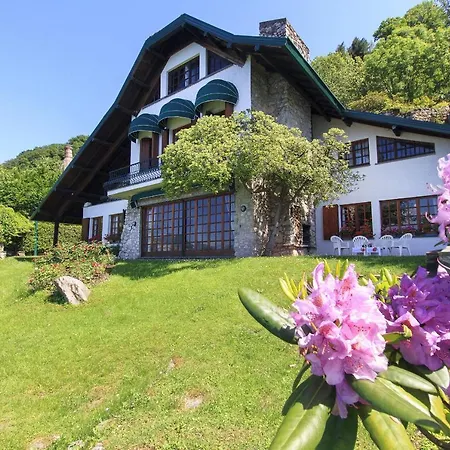 ヴィラ Ispra Villa Sleeps 10 With Wifi イスプラ