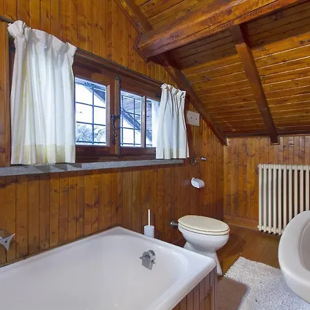 Ispra Villa Sleeps 10 With Wifi ヴィラ イスプラ